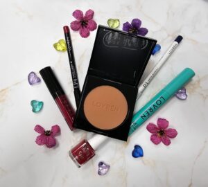 PACK MAQUILLAJE( Mascara de pestañas-perfilador de labios- Lápiz de ojos-Barra de labios liquida-polvo bronceador T1 ó T2 Regalo laca de Uñas)